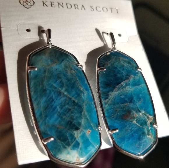 KENDRA SCOTT CUSTOM DANIELLE EARRINGS IN SILVER - Picture 2 of 5